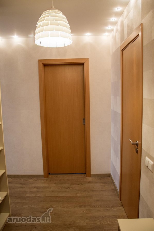 Parduodamas erdvus, šviesus 2 kambarių butas - nuotraukos Nr. 21