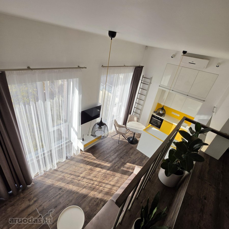 Šviesus, stilingas dviejų lygių loftas - nuotraukos Nr. 6