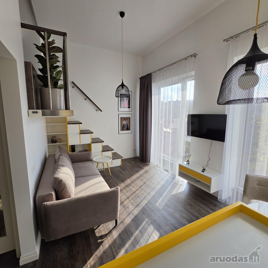 Šviesus, stilingas dviejų lygių loftas - nuotraukos Nr. 7