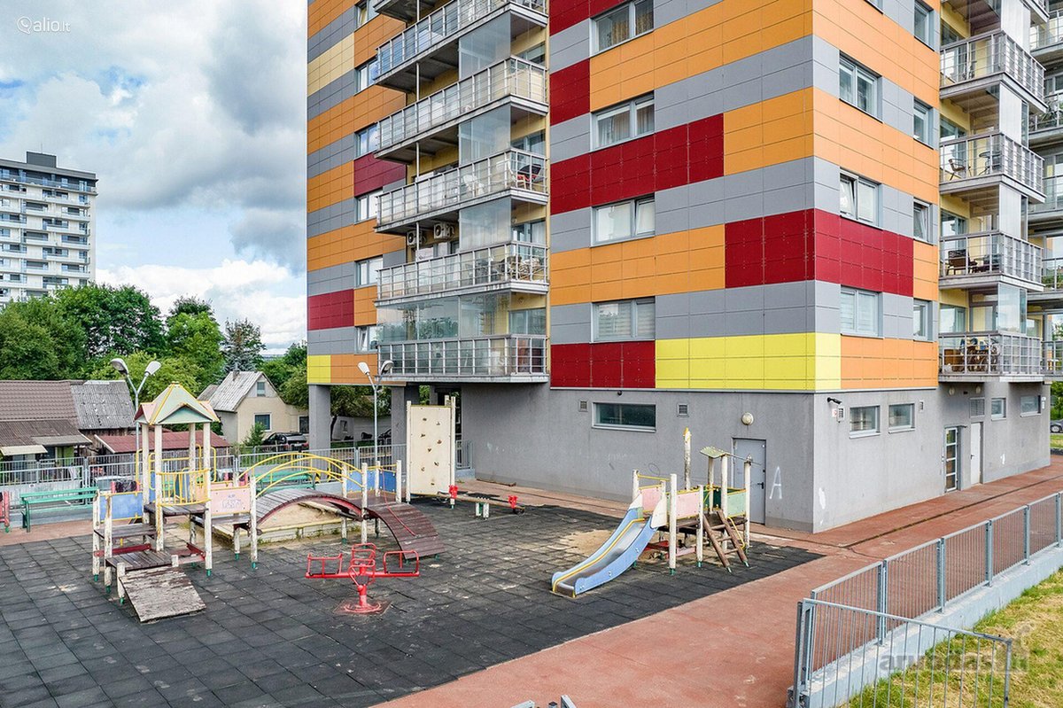 Parduodamas erdvus ir šviesus 3 kambarių - nuotraukos Nr. 2