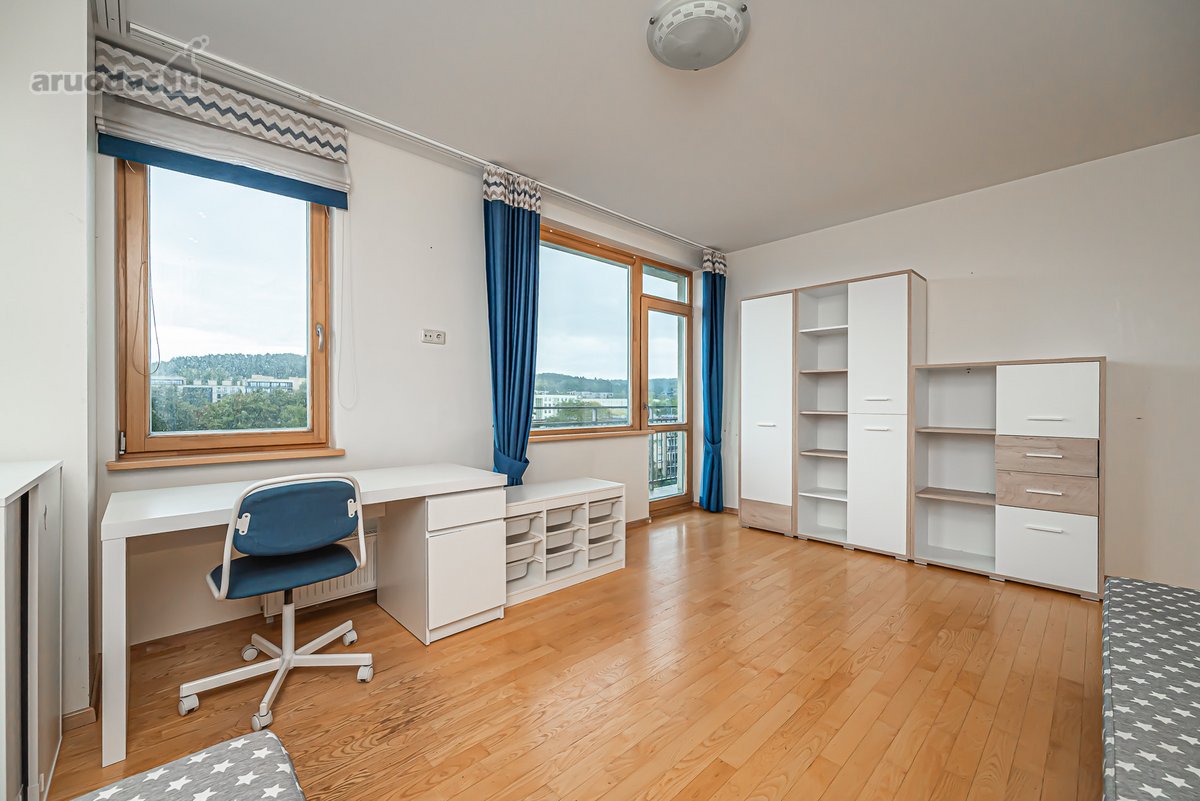 Nuomojamas erdvus 3 kambarių butas - nuotraukos Nr. 12