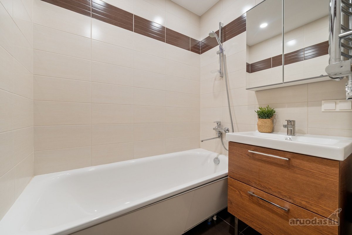 Parduodamas labai geros būklės 193,46 m² - nuotraukos Nr. 25