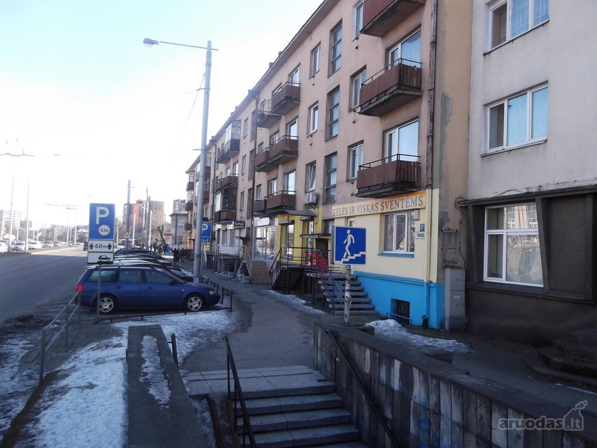 Atskiras įėjimas. Patalpos rūsyje. Buvusi