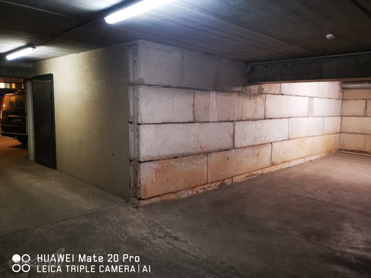 Apmurytos dvi parkavimo aikštelės esančios