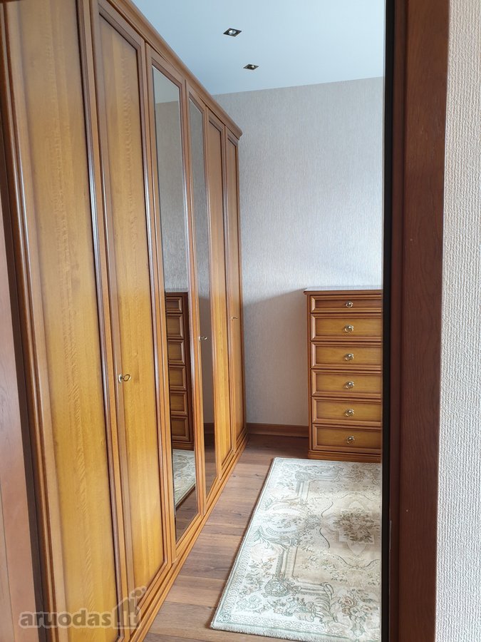 Nuomojamas 3 kambarių butas miesto centre su - nuotraukos Nr. 7