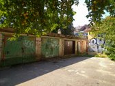Vilniaus g, vidiniame kieme parduodama
