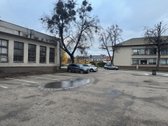 Prie pastato priklauso dalis aikšteles - nuotraukos Nr. 2
