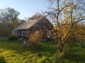 Sodyba yra prie Vadoklių mstl. Panašiai