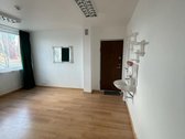Parduodamos patalpos , galima isirengti butus - nuotraukos Nr. 2