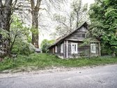 Namas randasi viduryje kaimo,apsuptas - nuotraukos Nr. 5