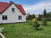 Parduodama išpuoselėta sodyba su erdviu namu,