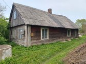 1/2 dalis gyvenamojo namo su pagalbiniais