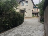Parduodama namo dalis su sklypu ir pirtimi