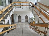 Loftas, kuriame sena architektūra susitinka