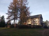 Parduodamas 1 kambario butas su žeme ramioje