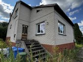 Erdvus namas su mansarda ir pusrūsiu Vilkyčių