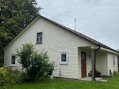 Name įvesta elektra ir miestelio vandentiekis
