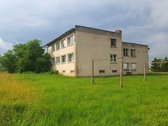 2 kambarių butas su pagalbinio ūkio pastatais