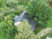 Namas dalinai renovuotas, sudėti plastikiniai