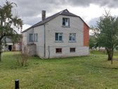 Parduodamas 0,5 h.sklypas su gyvenamu namu ir
