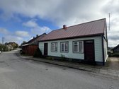 Rąstinis namas su 0,119 ha žemės sklypu, bei