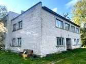 3 kambarių butas su dalimi ūkinio pastato 