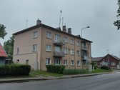 Iš įėjimo (kiemo pusės) butas yra 2 aukšte,