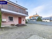 Parduodama išskirtinė, renovuota namo dalis
