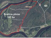 Vaizdingoje vietoje gamtos apsuptyje prie