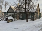 Parduodama didžioji dalis namo. Šalia namo