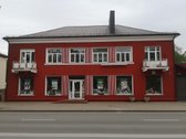 Visas pirmas pastato aukštas - 180 kv. m.;