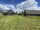 Šaukėnuose parduodama sodyba su gyvenamu namu