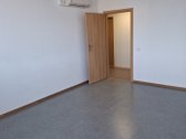 Prie pastato nemokama automobilių stovėjimo - nuotraukos Nr. 2