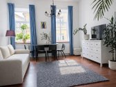 Erdvus 3 kambarių butas Vilniaus senamiestyje.