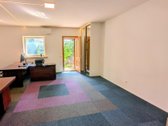 71 m² biuras su sandėliu ir privačiu kiemeliu