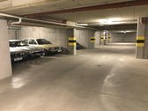 Parduodama plati dvieju automobiliu stovejimo - nuotraukos Nr. 2