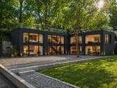 Parduodama Sklypo Dalis Su 4 Pastatais, Šalia