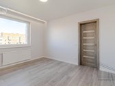 Parduodamas erdvus ir šviesus 3 kambarių - nuotraukos Nr. 7