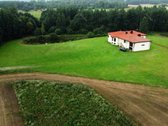 Gyvenamasis namas su erdviu sklypu ir nuosavu 
