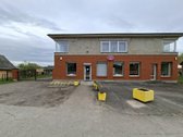Parduodamas gyvenamasis namas su žemės sklypu.