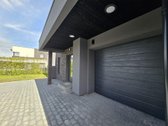 Liko paskutinis pilnos apdailos namas (kairė pusė)