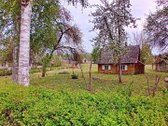 Ieškote erdvaus sklypo su nameliu? Turime