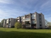 Šviesus butas su įrengta apdaila ir vaizdu į