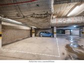 Parduodama erdvi požeminė parkavimo vieta po