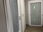 Išnuomojama patalpa pirmame aukšte. Įėjimas