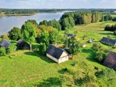 Parduodama sodyba ežerų apsuptyje, ant