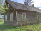 Sklypas yra gyvenvietės centre, patogus