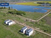 Naujai pastatyti, pilnai įrengti namai gamtos