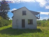 Sodyba - vienkiemis, miško apsuptyje.