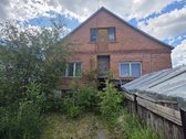 Parduodamas erdvus butas nuosavų namų valdoje. 
